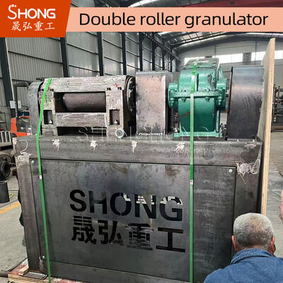 18Máquina granulante de prensa de doble rodillo de acero carbono de 5 kW de potencia para la producción de fertilizantes compuestos de 1.5-2.5 toneladas por hora