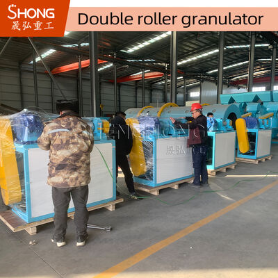 Granulador de extrusión de doble rodillo con 15-22KW de potencia Construcción de acero al carbono y tamaño de grano de 1mm-15cm